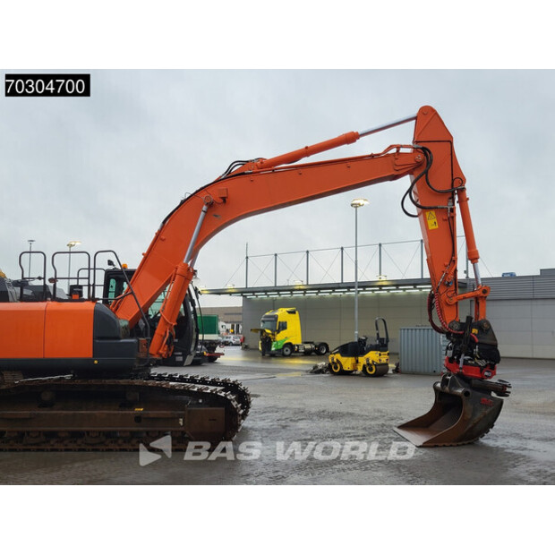 2018 Hitachi ZX300LC-6-44820240