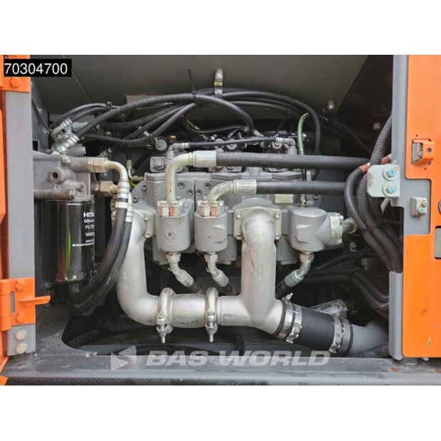 2018 Hitachi ZX300LC-6-44820253