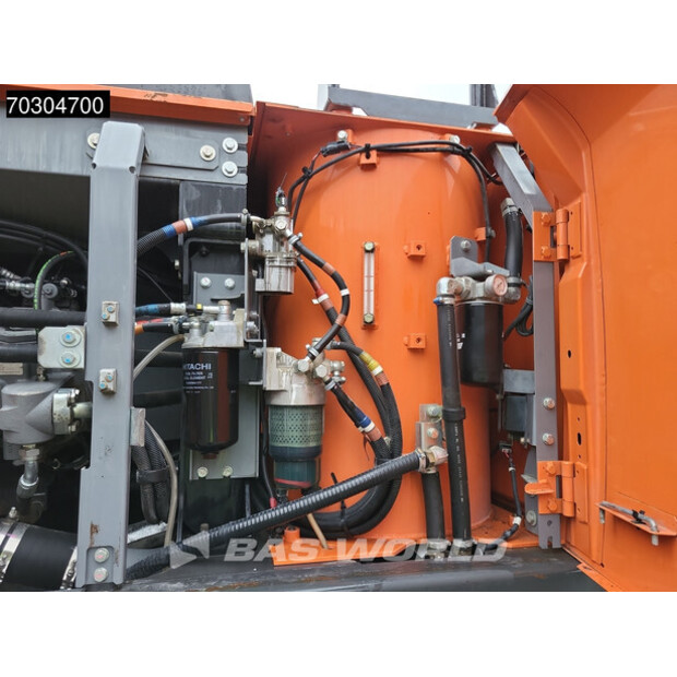 2018 Hitachi ZX300LC-6-44820256