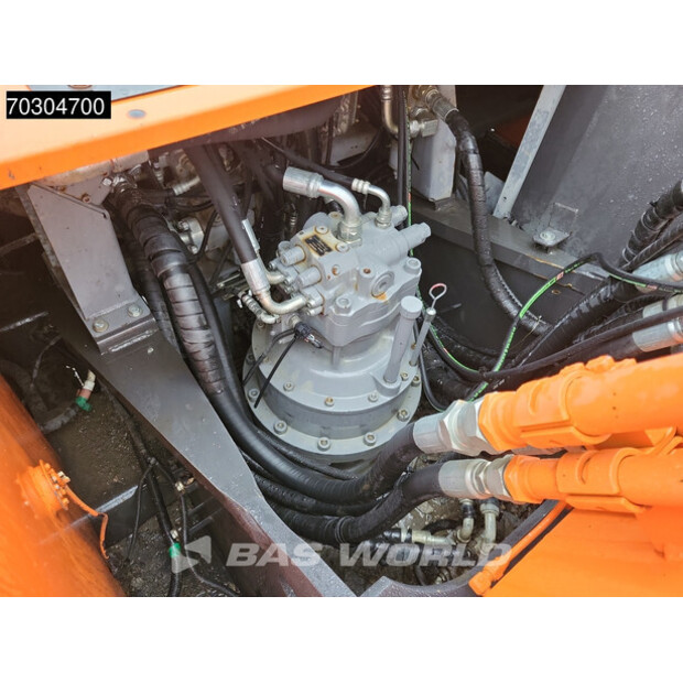 2018 Hitachi ZX300LC-6-44820257