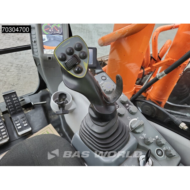 2018 Hitachi ZX300LC-6-44820266