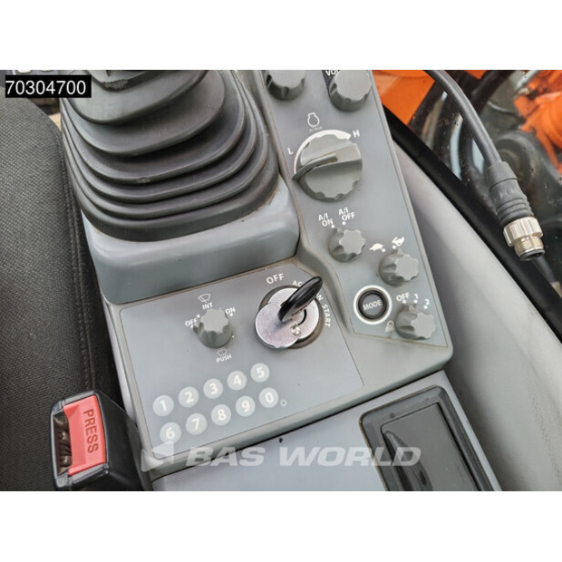 2018 Hitachi ZX300LC-6-44820268