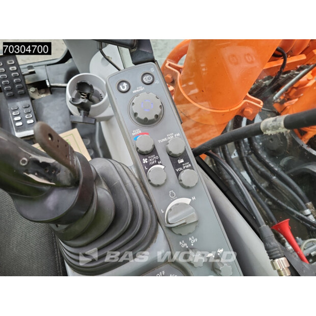 2018 Hitachi ZX300LC-6-44820269