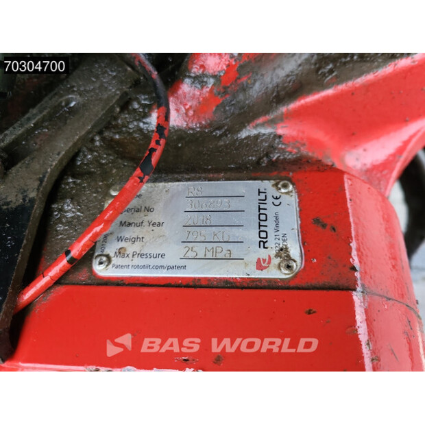 2018 Hitachi ZX300LC-6-44820276