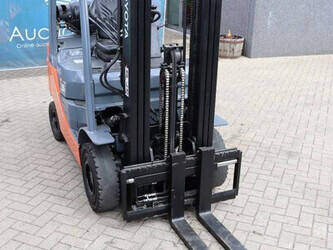 2008-toyota-02-8fgf18-1402799-44820405