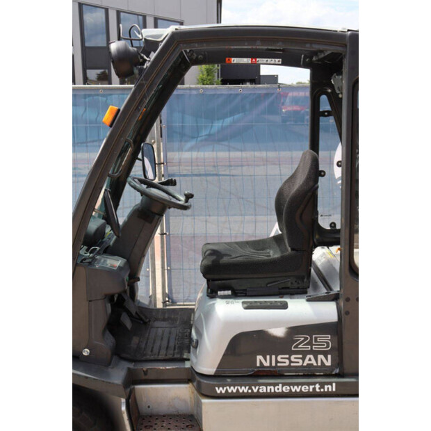 2005 NISSAN UD02A25PQ-44820655