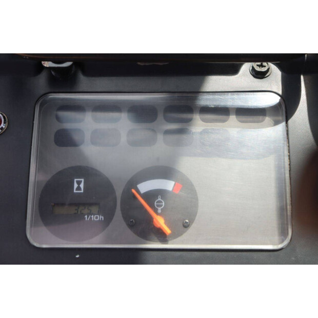 2005 NISSAN UD02A25PQ-44820662