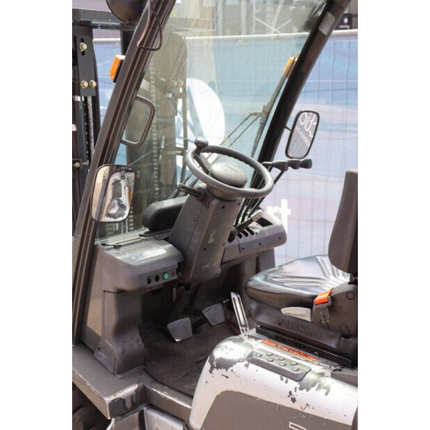 2006 نيسان UD02A25PQ-44820693