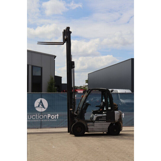 2006 نيسان UD02A25PQ-44820701