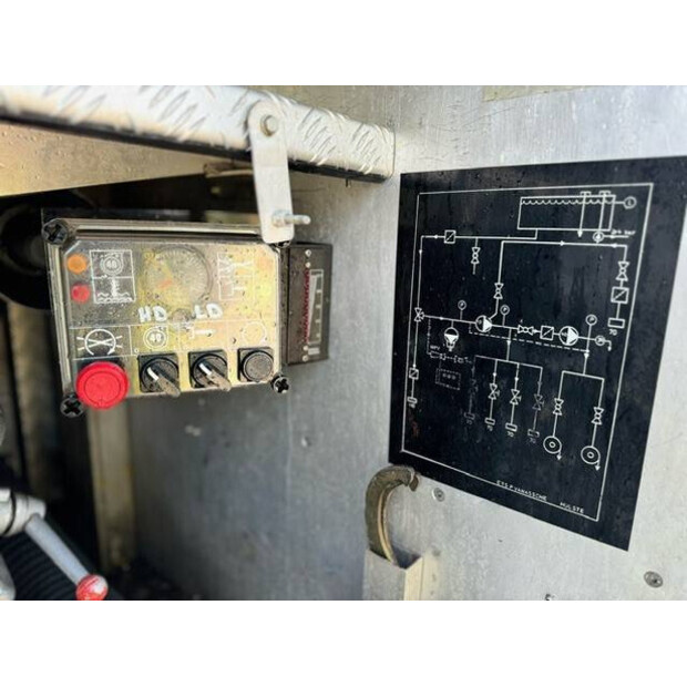 1994 Mercedes-Benz E817R-44820892