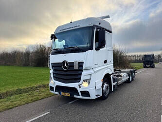 2018-mercedes-benz-actros-2542-1402835-44821319