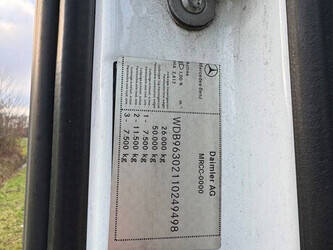 2018-mercedes-benz-actros-2542-1402835-44821329