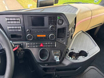 2018-mercedes-benz-actros-2542-1402835-44821332