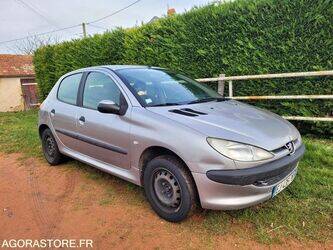 صورة ل سيارات 2001 بيجو 206