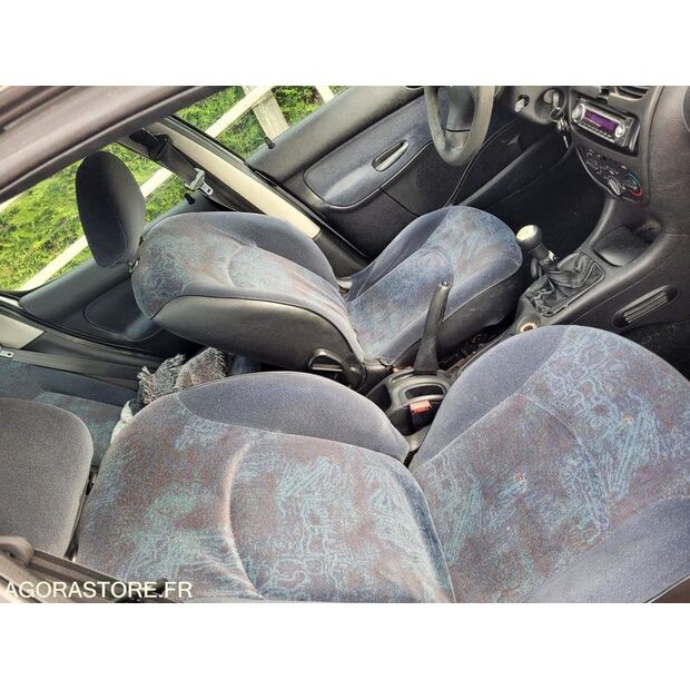 2001 Peugeot 206-44834404
