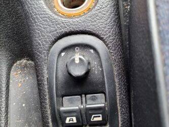 2001-peugeot-206-1402925-44834405