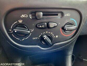 2001-peugeot-206-1402925-44834406