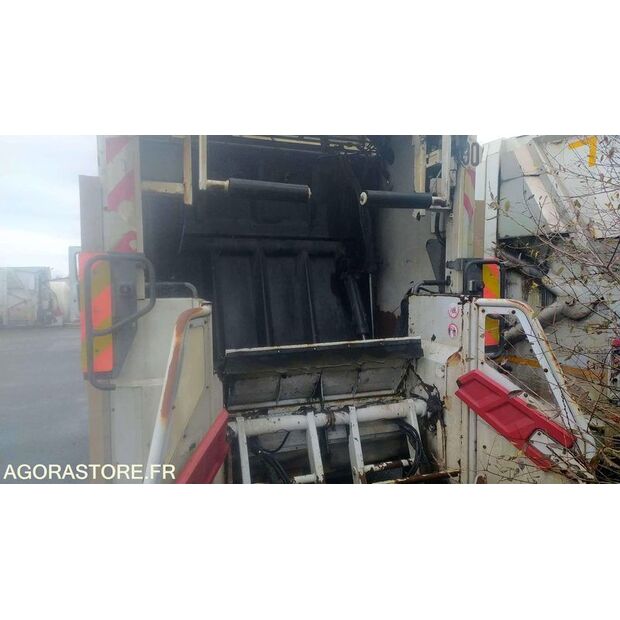 2011 Renault PREMIUM-44834532