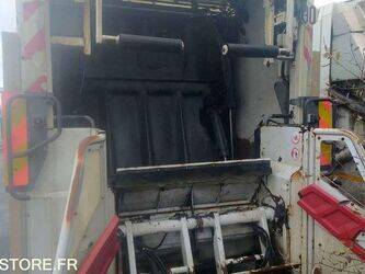 2011-renault-premium-1402937-44834532