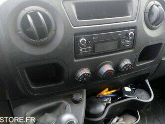 2013-renault-master-1402950-44834668