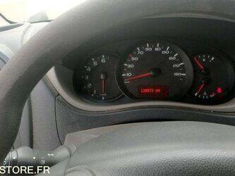 2013-renault-master-1402950-44834670