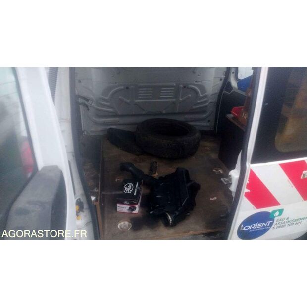 2016 بيجو Bipper-44834682