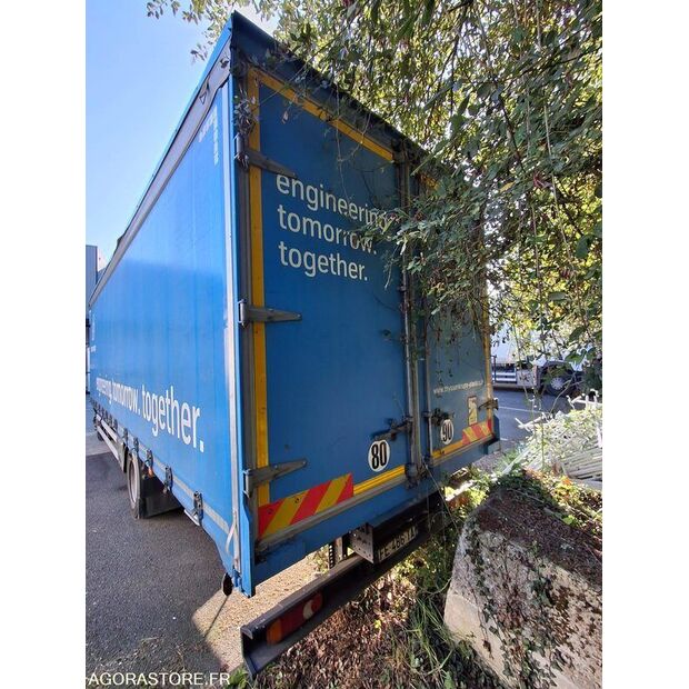 2019 رينو D-44834811