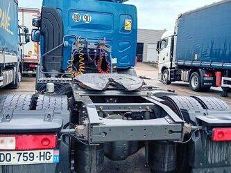 2015-renault-premium-1402959-44834816