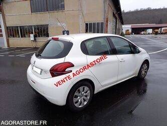2015-peugeot-208-1402972-44834988