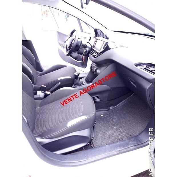 2015 Peugeot 208-44834996