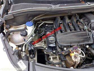 2015-peugeot-208-1402972-44835005