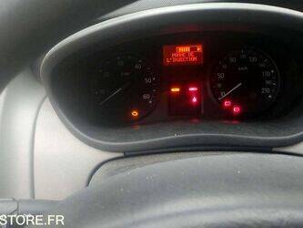 2013-renault-trafic-1402976-44835049