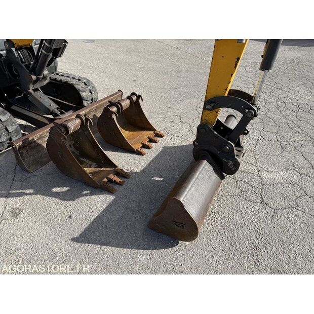 2016 بوبكات E26-44835094