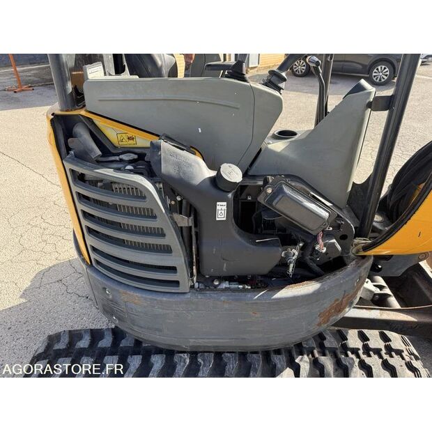 2016 بوبكات E26-44835104