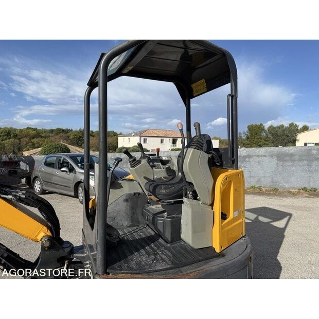 2016 بوبكات E26-44835105