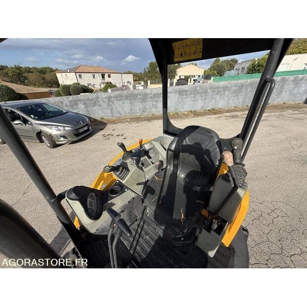 2016 بوبكات E26-44835106