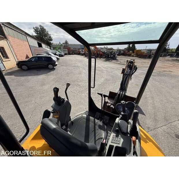 2016 بوبكات E26-44835108