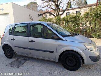 2005-renault-megane-1402981-44835121