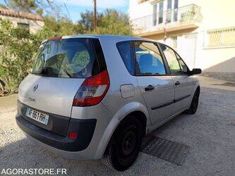 2005-renault-megane-1402981-44835123