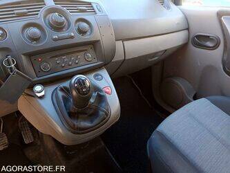 2005-renault-megane-1402981-44835126