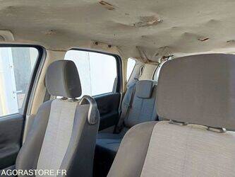 2005-renault-megane-1402981-44835128