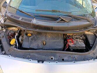 2005-renault-megane-1402981-44835130