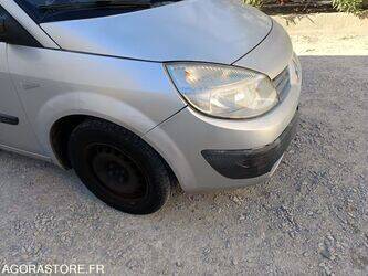 2005-renault-megane-1402981-44835133