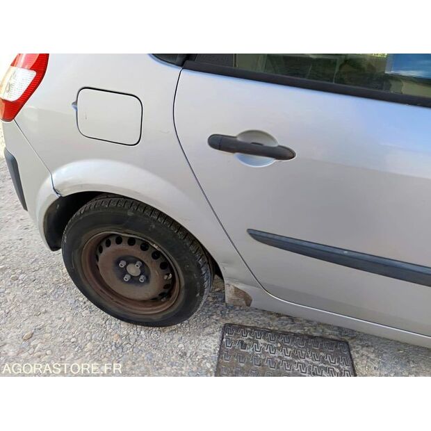 2005 رينو Megane-44835135