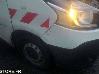 2017-renault-trafic-1402994-44835307