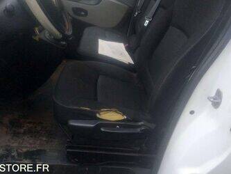 2017-renault-trafic-1402994-44835311