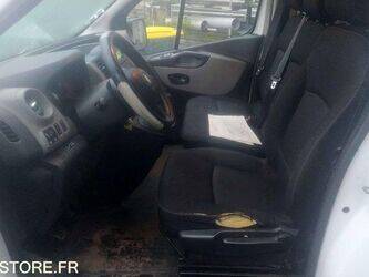 2017-renault-trafic-1402994-44835312