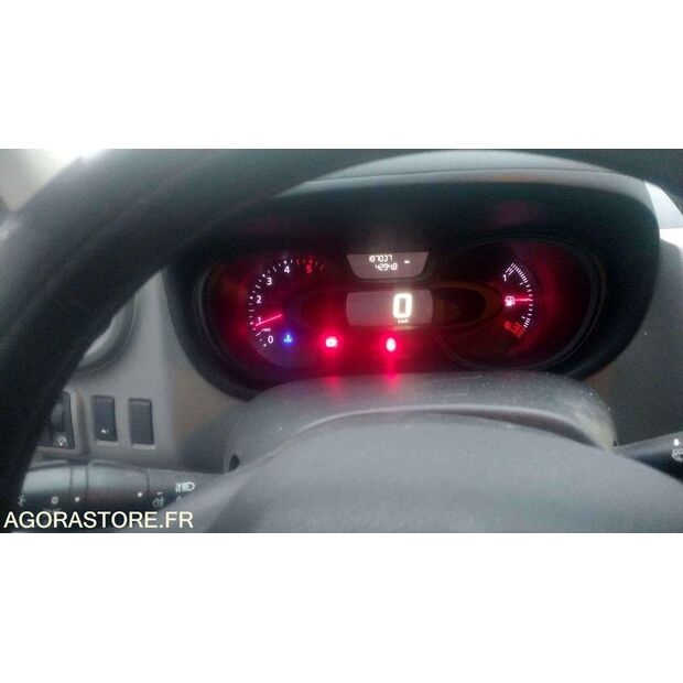 2017 رينو Trafic-44835315