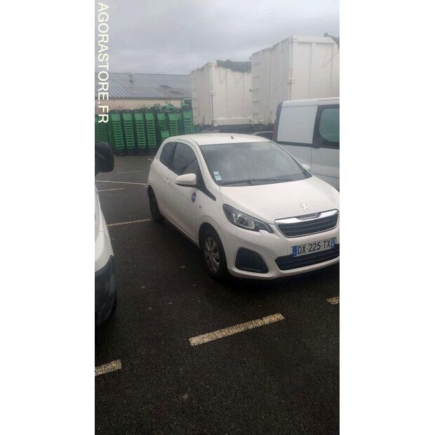 2015 Peugeot 108-44835352