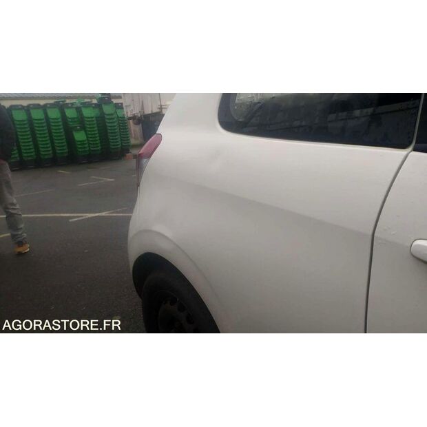 2015 Peugeot 108-44835355